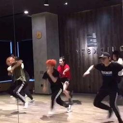 弋江区舞蹈视频成人,一段舞蹈视频背后的故事-第1张图片-抖抈免费版app