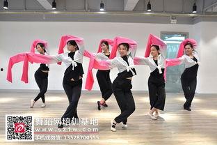 成人形体舞蹈视频,成人形体舞蹈视频赏析-第3张图片-抖抈免费版app 成人形体舞蹈视频,成人形体舞蹈视频赏析-第3张图片-抖抈免费版app