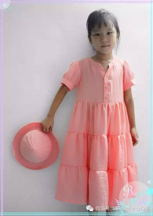 成人表演连衣裙视频播放,时尚与艺术的完美融合-第2张图片-抖抈免费版app