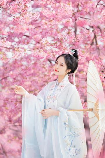 成人写真汉服视频在线,成人写真汉服风，带你领略古典韵味-第3张图片-抖抈免费版app