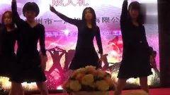 独舞年会成人独舞视频,成人独舞风采瞬间-第2张图片-抖抈免费版app 独舞年会成人独舞视频,成人独舞风采瞬间-第2张图片-抖抈免费版app