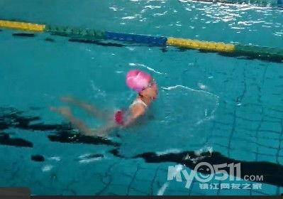 游泳馆成人训练视频-第1张图片-抖抈免费版app