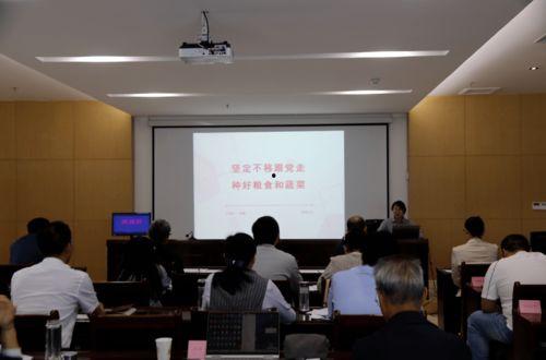 浴巾成人怎么穿视频讲解,浴巾成人穿戴教程视频解析-第1张图片-抖抈免费版app