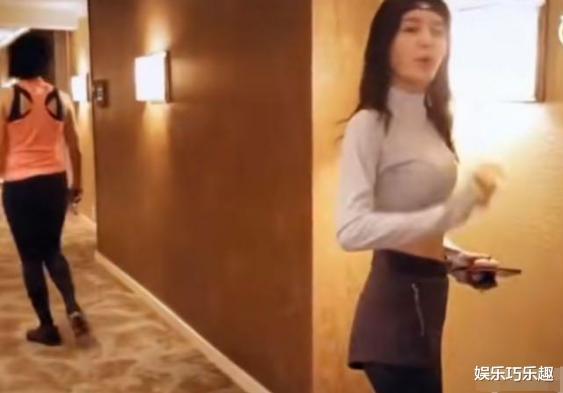 浴巾成人怎么穿视频讲解,浴巾成人穿戴教程视频解析-第2张图片-抖抈免费版app