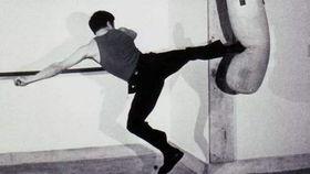 横叉成人痛苦视频,揭秘瑜伽初学者的挑战与成长-第1张图片-抖抈免费版app