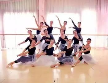 武鸣成人舞蹈视频教学,轻松入门，舞动身心-第1张图片-抖抈免费版app